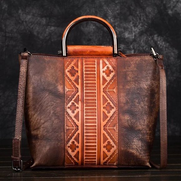 AGÈLU COLLECTION: VITOLIA AGÈLU HAND/CROSSBODY BAG